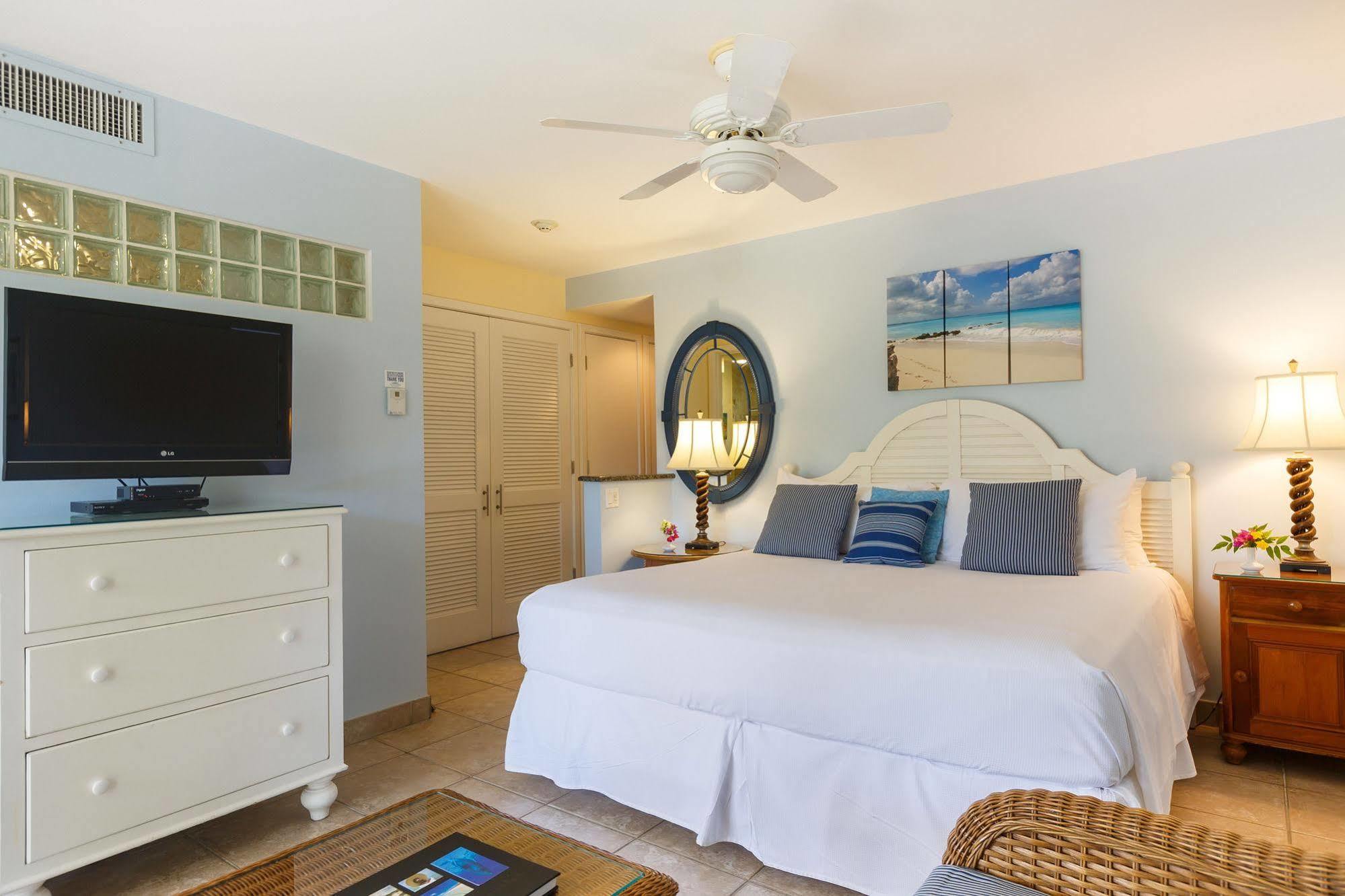Ocean Club West Resort Грейс-Бэй Экстерьер фото