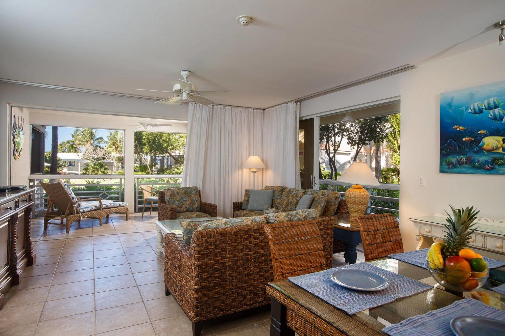 Ocean Club West Resort Грейс-Бэй Экстерьер фото